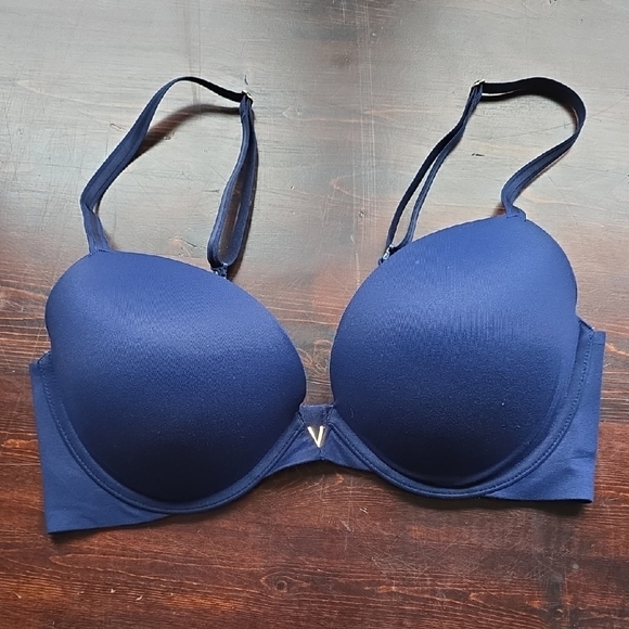 Victoria's Secret Blue Underwire Bra with Smooth Finish - Picture 1 of 2